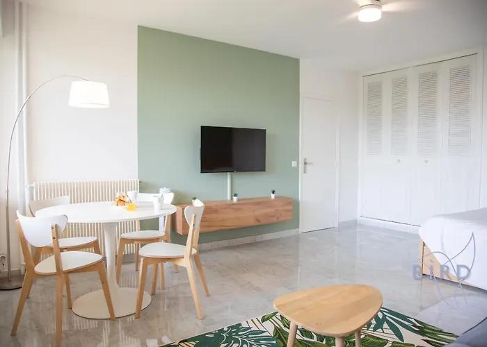 Flat With Hot Pool アパート *