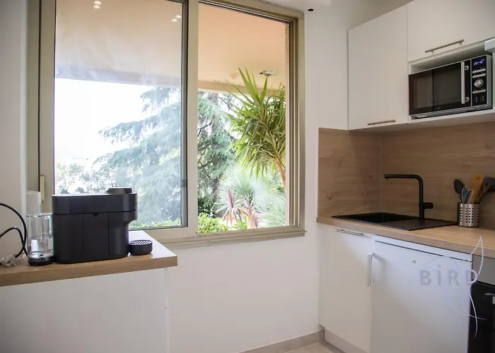 Flat With Hot Pool アパート